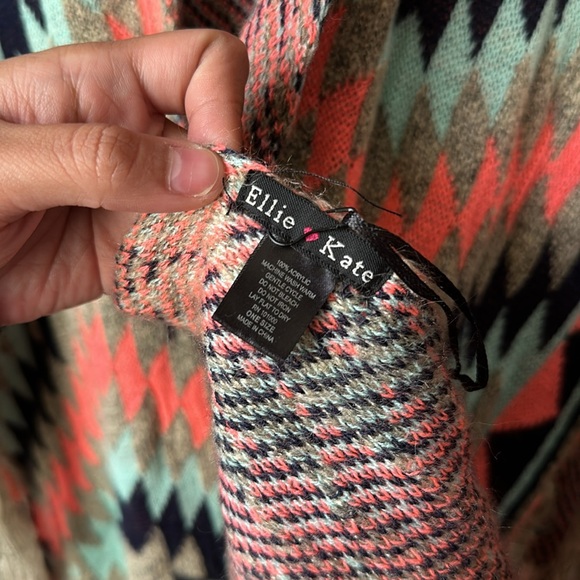 Ellie and Kate Aztec Poncho OS - Picture 4 of 6